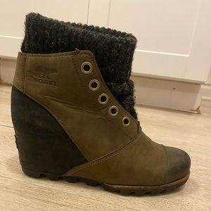 Sorel Joanie Sweater Wedge Boots 🤍